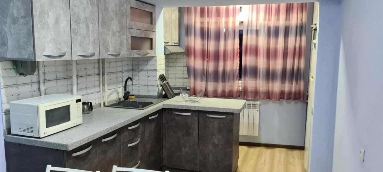 Flat In Central Bishkek Exteriör bild