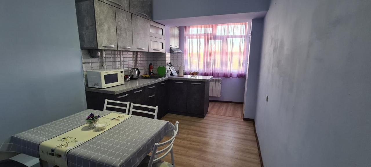 Flat In Central Bishkek Exteriör bild