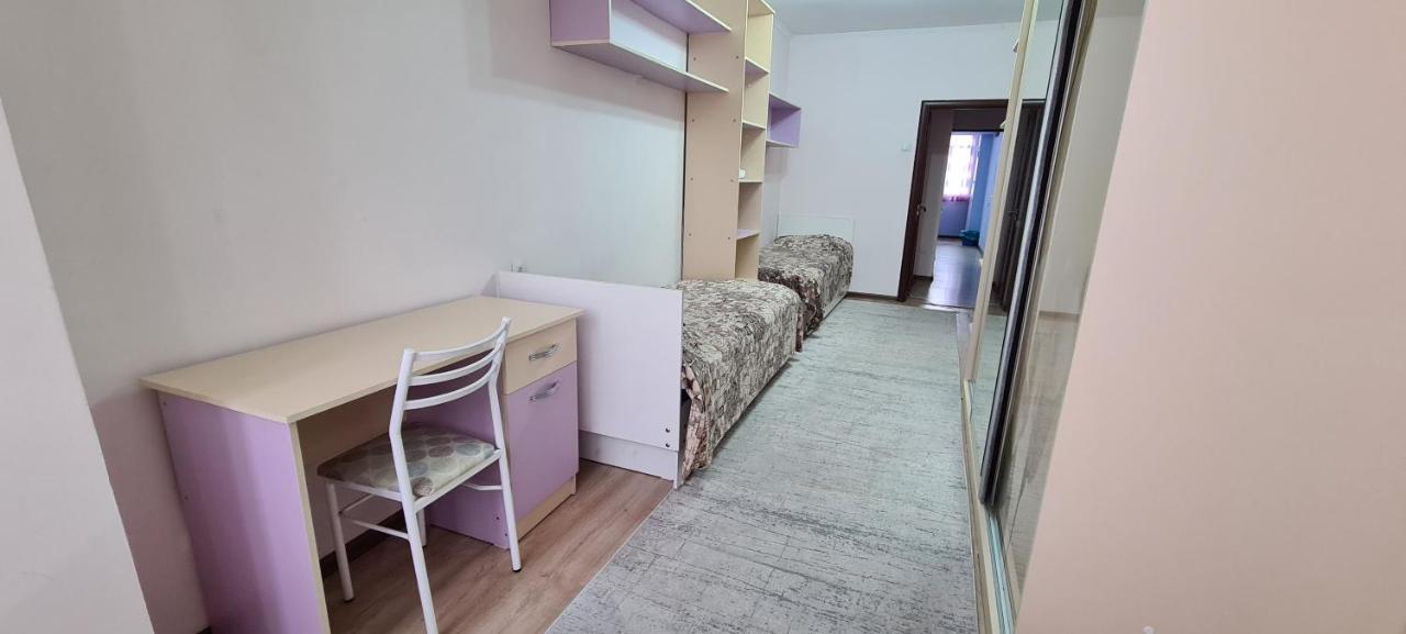 Flat In Central Bishkek Exteriör bild